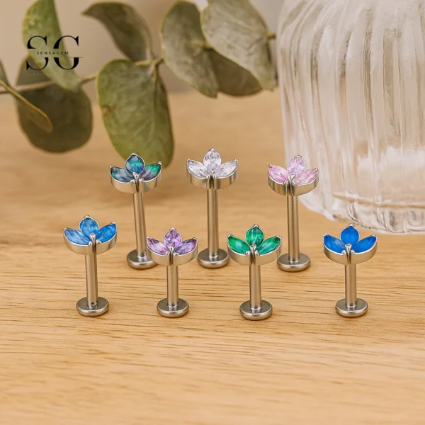 SG4080 - Maple Leaf Titanium Labret Wholesale