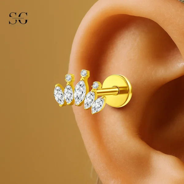 SGYS1123 – Symmetrical Marquise and Round Zircon Threaded Labret in F136 Titanium