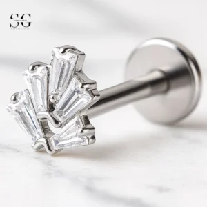 SGYS1032 Interne thread labret met Peacock Feather Design