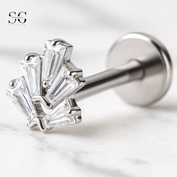 SGYS1032 Internal Thread Labret with Peacock Feather Design