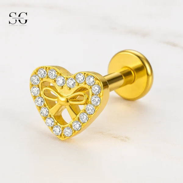 SGYS1038 Heart-Shaped G23 Titanium Labret with Zircon Gemstones