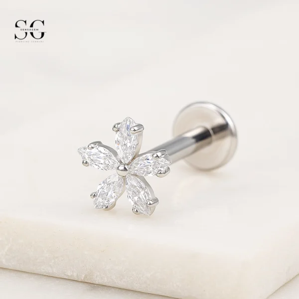 SGYS1064 Internal Thread Labret Stud – F136 Titanium with Five Zircon Gems