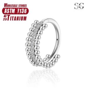 Sensagem GS572 F136 Titanium dubbele laag neuring met gelaste bal en edelstenen