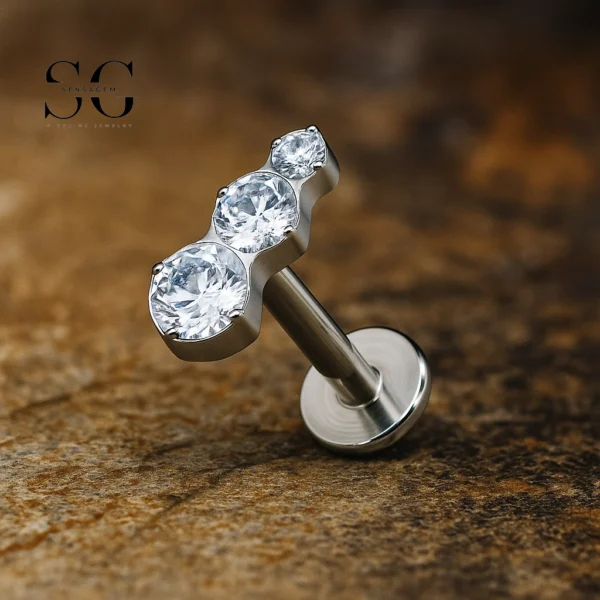 SG4200 - F136 Titanium Triple Zircon Labret Jewelry