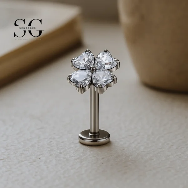 SG4218 - F136 Titanium Snowflake Design Zircon Threaded Labret