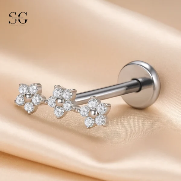 SGYS1167 Triple Blossom Design Threaded Labret – Customizable Titanium