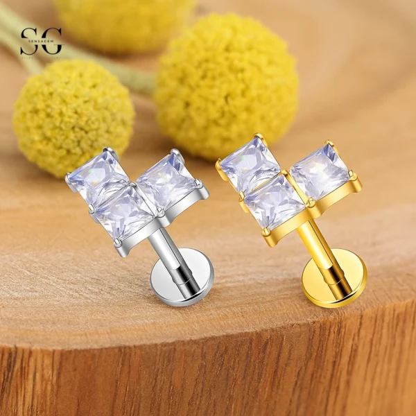 SG4272 Tetris-Inspired Gold Labret Piercing in Titanium