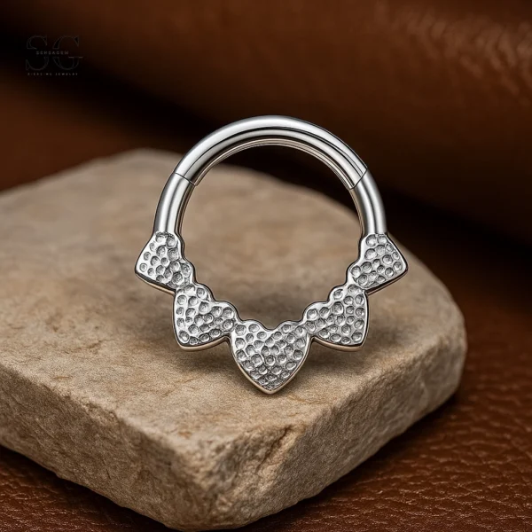 Sensagem SGYS3233 G23 Titanium Hinged Clicker Ring with Beaded V-Shape Design