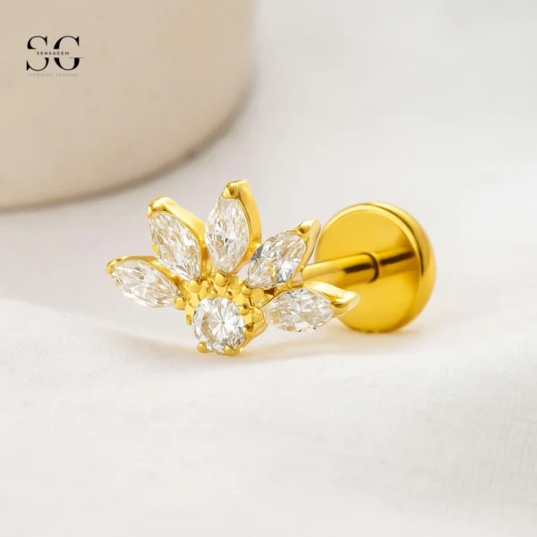 Sensagem SGYS4306 G23 Titanium Internally Threaded Labret with 5A Zircon Floral Cluster - Image 2