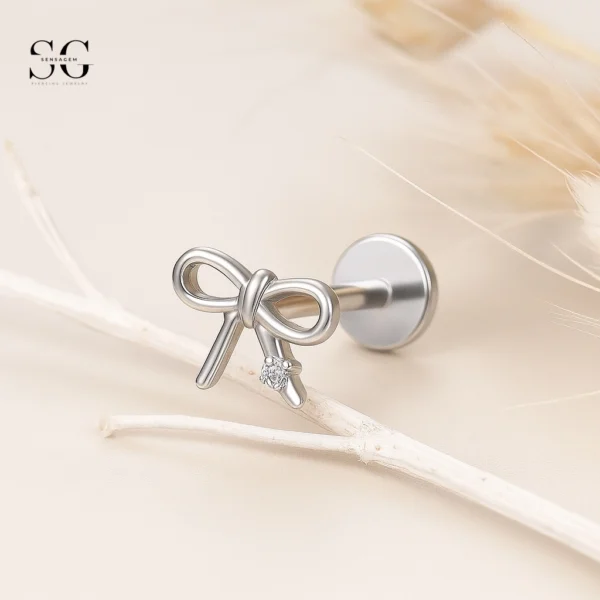 Sensagem SGYS4307 G23 Titanium Internally Threaded Labret with 5A Zircon Bow Design