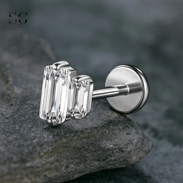 Sensagem SGYS4319 G23 Titanium Internally Threaded Baguette Duo Labret with 5A Zircon - Image 2