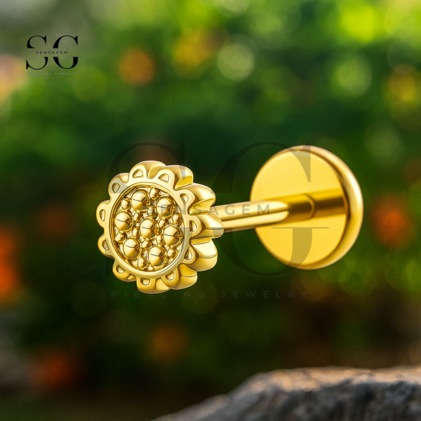 Sensagem SGYS1213 G23 Titanium Internally Threaded Textured Flower/Sun Labret - Image 2